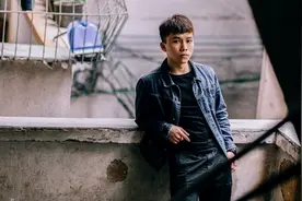 小说：被男客户欺负，她不敢反抗，总裁即使赶到将她揽在怀中救下图片