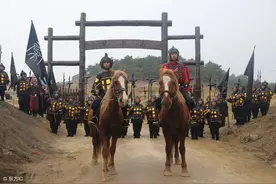 小说：别看吕布战力封神，最后却折在女人身上，众人唏嘘不已图片