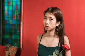 小说：她去参加继妹的演唱会，却没想刚入场，就钻进了继妹的圈套图片