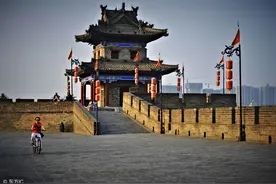 小说：我知道你很着急，但是你先别急，坐下来吃一会儿瓜图片