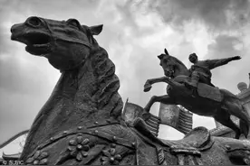 小说：会卖萌的小孩有糖吃，会撒娇的女人有人爱图片