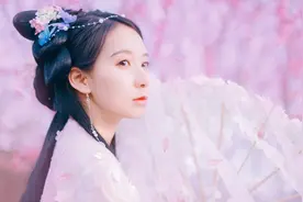 小说：村民们逃荒被迫进入危险森林，却意外过上了天天吃肉的生活图片