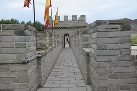 小说：小伙穿越三国，拿出太阳能电灯，惊呆了一旁的山里妹妹图片