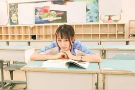 看到他和别的女子说话，她就心里不舒服，这是爱情吗？图片