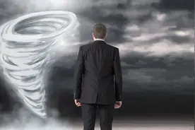 小说：全球恐怖降临，重生小伙好心讲规则，吓趴的众人却拒绝履行图片