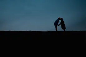 小说：她以为闪婚老公穷，想赚钱养他，殊不知他真实身份大有来头图片
