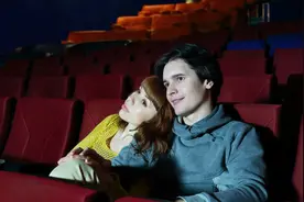 小说：李昊因为对着流星许愿，要一个媳妇，后被流星砸中穿越蓝星图片