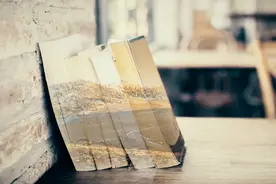 女子不能忍受恶劣环境，举家搬迁到山脚，却被告知非法占地图片