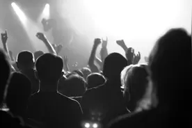 小说：1首青花，引出小张和小丽的故事，选择失足女还是白富美图片