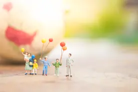 因为一张照片，一个荷兰女作家开启了认祖归宗之旅图片