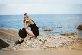 小说：我的老板竟然是前女友的情人，太炸裂，而且被开除奖励万亿图片