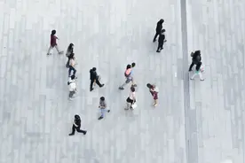 小说：他连续十三场考试都是90分，老师惊了：你竟然在控分图片