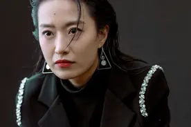 小说：被女友狠心抛弃，穷小伙意外觉醒神豪系统，当场成百亿神豪图片