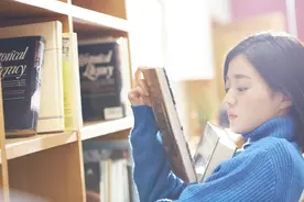 小说：夜市里炸臭豆腐的坏老头，到底是人性的缺失还是道德的沦丧图片