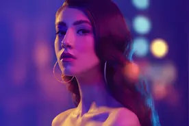 小说：女儿吹牛老爸很强，老爸竟真的无敌了图片