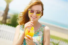 小说：泥丸能解剑仙身上剧毒，神医百思不得解，找小女孩要来研究图片