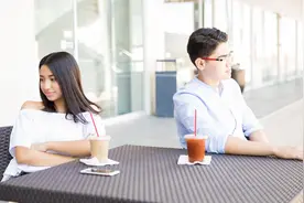 小说：前女友上蹿下跳，美女总裁暗中护我。图片