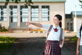 小说：妹妹成学校风云人物，我与有荣焉，系统命我抢走她的光环图片