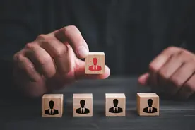 你是一个把情绪都挂在脸上的领导吗？学会隐藏才是管理的最高境界图片