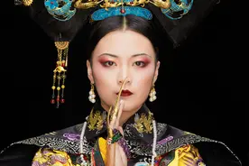 小说：刷平板的楚天然,穿越了。这把赚麻了，拐了个冷面帅王爷图片