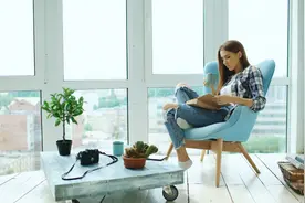 小说：律远盯着那张婴儿肥的脸，不知道哪里像那个额头带疤的兄弟图片