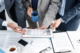 虎头蛇尾，打了8年的伊拉克战争却草草收场，美国在玩什么把戏？图片