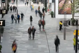 小说：卧槽，大哥，这里有六子，你快过来帮我图片