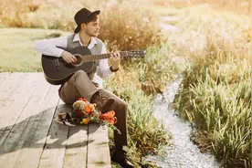 小说：语音厅没唱功？不！抢起老师，卷唱歌，你卷完来我也卷图片