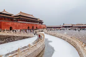 小说：舔狗三年半，系统突然说我攻略错对象，我：？？？图片