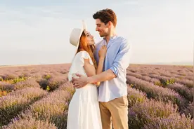 小说：若是被眼前的男子一剑给刺穿了，那她们也不用活了图片