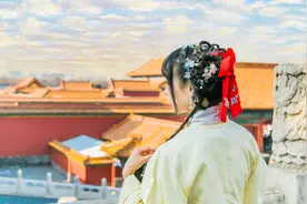 小说：纨绔世子得知侯府二小姐参加诗会，一大早，竟拉上好友前去图片