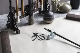 他们结缘于《罗马假日》，他对她真情实感，不是恋人却胜似恋人图片