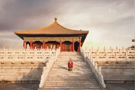 小说：娶了神医妃，杀神残王的脸一夜间恢复，绝世颜容惊艳全场！图片