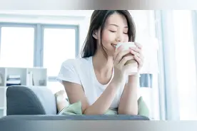 小说：池塘内有十朵莲，我只采一朵图片