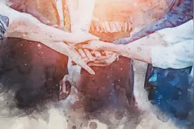 小说：女孩被逼每天登山锻炼，30天后见奇效。图片