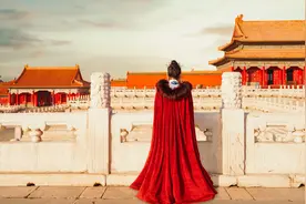 小说：太子不近女色，却相中了侯府千金，侯爷问：是哪一个？图片