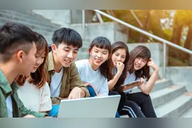 小说：惨遭同学欺负推落水中，幸被少年跃身救起图片
