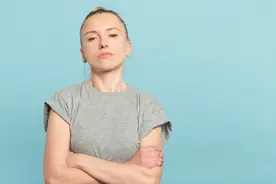 小说：我现在火气很大，直接将欲拒还迎的女帝拿下！图片