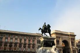 他当上了铁工，一天的时间，可以赚到12美元图片