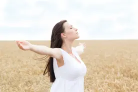 每个女孩都该为自己起个喜欢的名字，艺名也可以图片