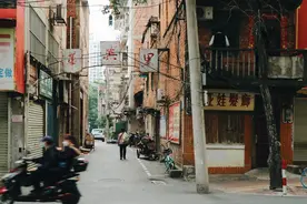 小说：小伙穿越到十年后，不料出现在战场上，五分钟不到他挂了图片