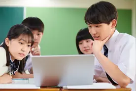 小说：开学第一天被人搭讪，邻家哥哥吃醋而不自知替她拒绝图片