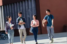 小说：当众向校草表白，换回的却不是爱情，而是巨大的打击图片