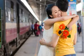 小说：同被催婚，她跟相亲对象一见钟情，闪婚，闺蜜：你疯了吧图片