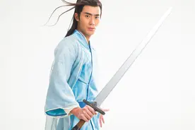 小说：封不平：岳不群，你竟然练了辟邪剑法！快交出来！图片