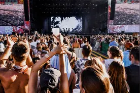 小说：专业评审做粉丝，唱腔得到肯定图片