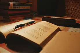 小说：召唤而来的五位王者英雄，集合进发日之塔。图片