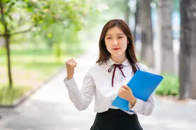 看周星驰的童年到青春，是怎样的人生和机遇，影响着他传奇的一生图片