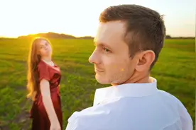 小说：将军，格斗比不过我，箭术比不过我，你要不赶紧让位吧图片