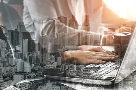 小说：小伙重生回到十年前，提前转学，和女友成为同班同学图片